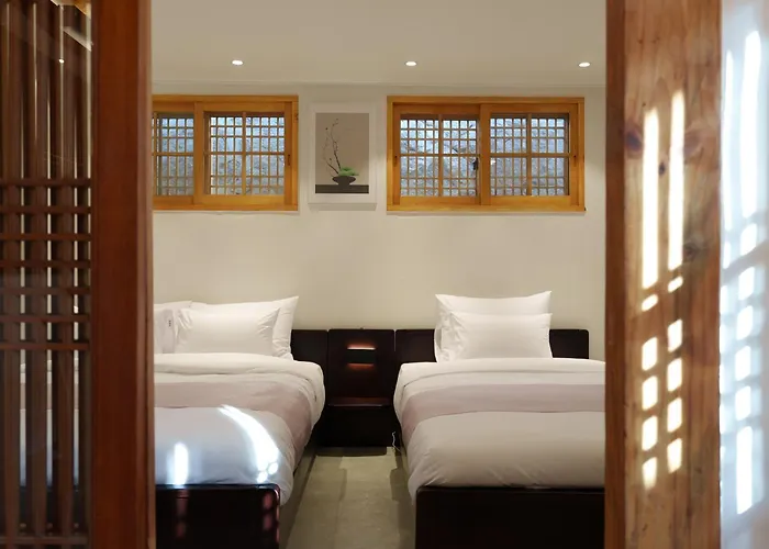 The Greening Premium Hanok Private House 4r2b #bukchon #gyeongbokgung Palace #gwanghwamun アパート ソウル特別市