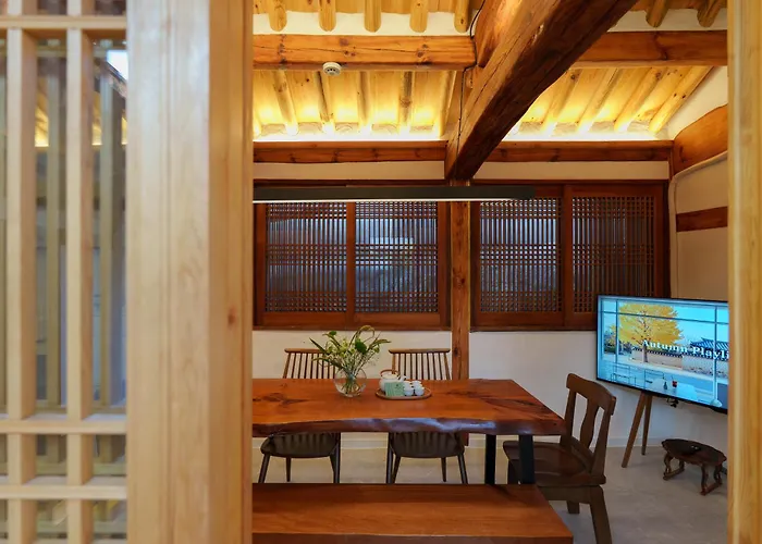 The Greening Premium Hanok Private House 4r2b #bukchon #gyeongbokgung Palace #gwanghwamun アパート ソウル特別市