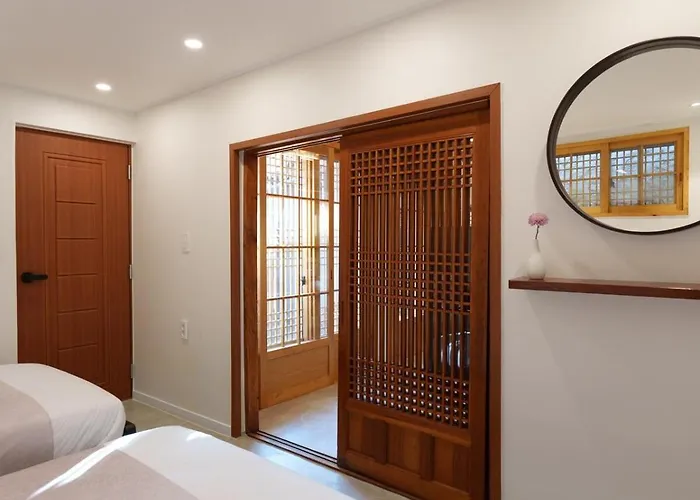 The Greening Premium Hanok Private House 4r2b #bukchon #gyeongbokgung Palace #gwanghwamun *