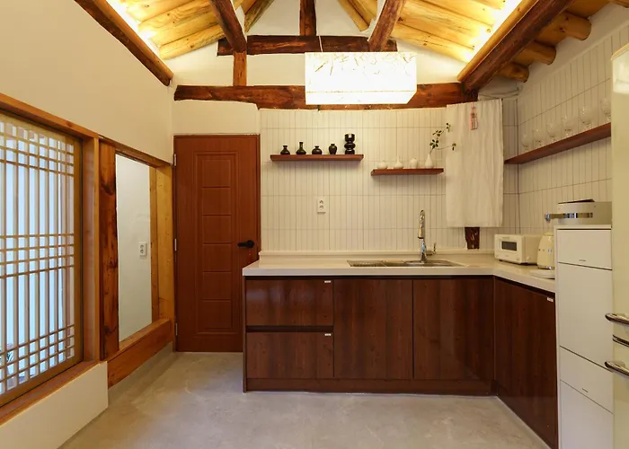 The Greening Premium Hanok Private House 4r2b #bukchon #gyeongbokgung Palace #gwanghwamun アパート